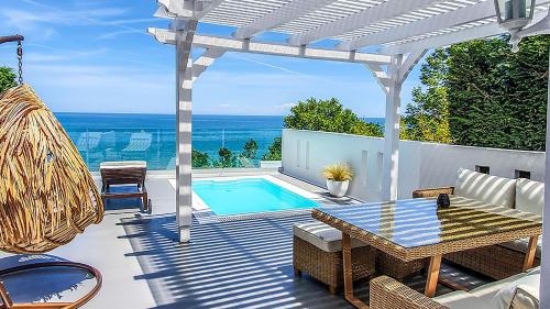 Grand Suite with Outdoor Heated Plunge Pool - Sea View