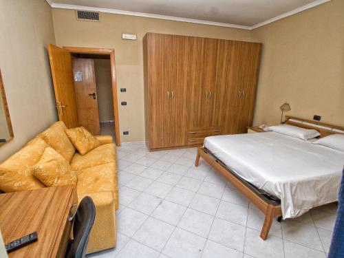 Hotel Silverado The 3-star Hotel Silverado offers comfort and convenience whether youre on business or holiday in Aversa. Offering a variety of facilities and services, the hotel provides all you need for a good nig