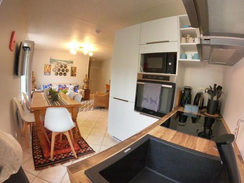virtuve, 4 Châteaux Lastours 3 Star 3 bed bel appartement familial Quertineux (4 Chateaux Lastours 3 Star 3 bed bel appartement familial Quertineux) in Salsigne