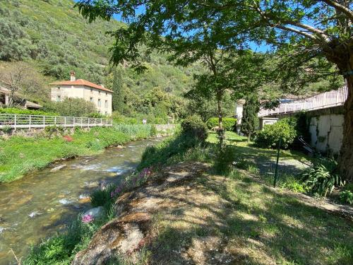 QUERTINEUX Historic 4 Châteaux Lastours 3 Star 3 BED air conditioned apartment