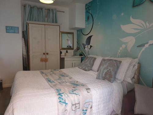 Self Contained Rooms In Central Torquay - photo 1