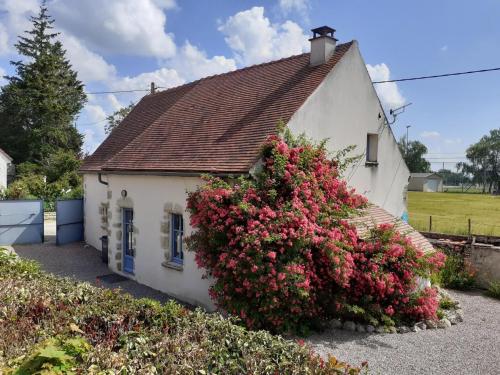 B&B Louchy-Montfand - Gîte Louchy-Montfand, 3 pièces, 4 personnes - FR-1-489-178 - Bed and Breakfast Louchy-Montfand