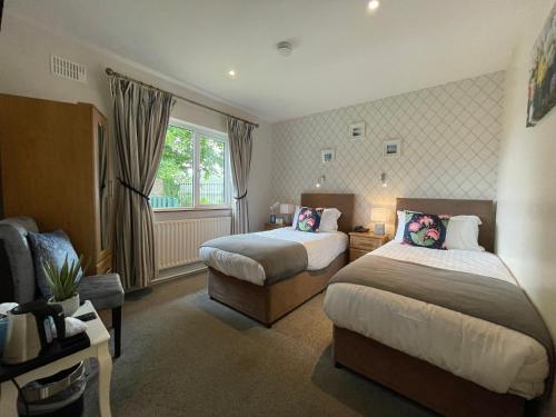2 twin beds