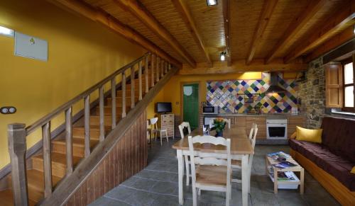 2 bedrooms, 4 beds