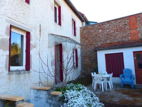 Maison charmante avec Wifi et animaux acceptés en Montagne Bourbonnaise - FR-1-489-277 (Maison charmante avec Wifi et animaux acceptes en Montagne Bourbonnaise - FR-1-489-277) in Arfeuilles