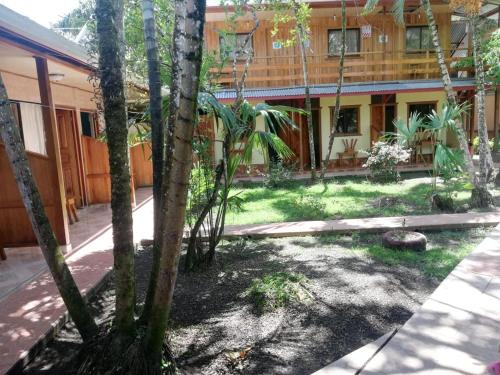 Buitenkant, Cabinas Popular in Puerto Viejo de Talamanca