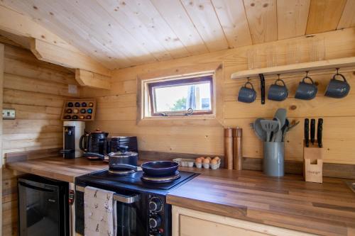 Choller Lake Lodges - Primrose Cabin With Private Hot Tub Choller Lake Lodges - Primrose Cabin With Private Hot Tub