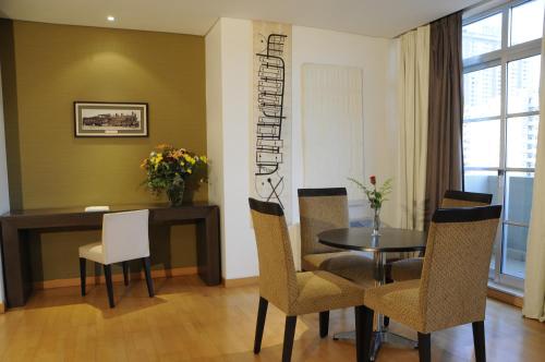 Executive Suite image 7