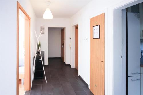 ALFA Apartment Stuttgart Mitte 2 Zimmer City-Lage Berliner Platz Balkon Netflix Küche WM l 2BR 5 Beds 6 People l Fully equipped Kitchen & Bathroom, Stoccarda (foto 8)
