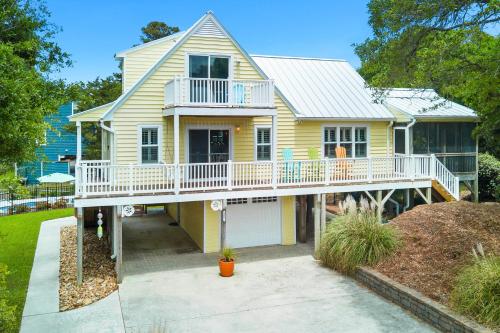 The Emerald Owl House - Peaceful Emerald Isle Beach House w/ Luxurious Heated Pool!