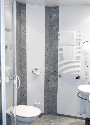 Bathroom, Hotel Broßler in Stockstadt Am Main