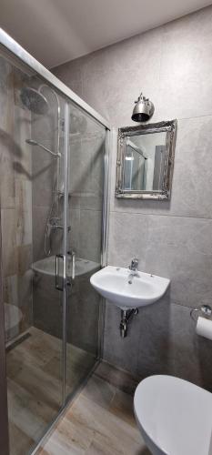 Badkamer, Letohrádek Pálava (Letohradek Palava) in Strachotin