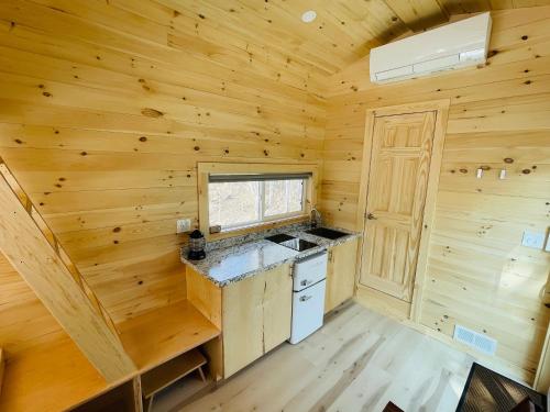 Konyha, Trailside Stays in Rumney