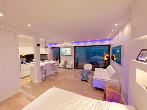 SEA VIEW TOP FLOOR - PROMENADE DES ANGLAIS, Nice (fotografie 8)