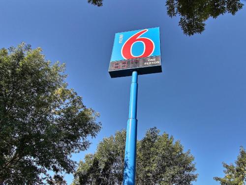 Motel 6-Bismarck ND - image 11