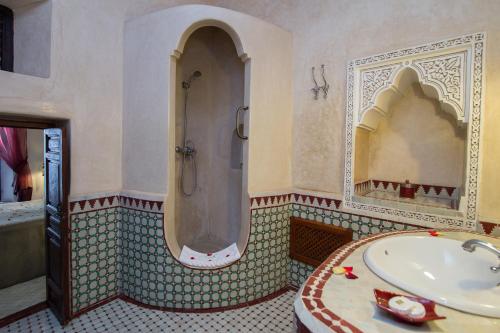 Deluxe Double or Twin Room image 5