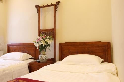 Beijing Yue Bin Ge Courtyard Hotel Located in Back Lakes (Hou Hai), Beijing Yue Bin Ge Courtyard Hotel is a perfect starting point from which to explore Beijing. The property offers guests a range of services and amenities designed to 