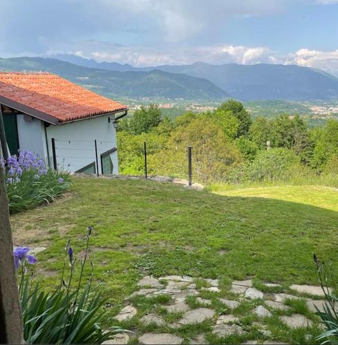 THE MONTEVECCHIA HOME - FRIDA APARTMENT in Montevecchia