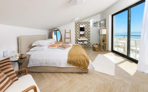 Deluxe Double Room with Balcony and Sea View