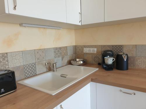 virtuve, Appartement A Caserella entièrement rénové avec terrasse et vue panoramique sur mer (Appartement A Caserella entierement renove avec terrasse et vue panoramique sur mer) in Valle-di-Campoloro