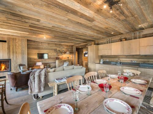 Appartement skis aux pieds avec espace bien-être, 3 chambres, cheminée, et terrasse à Méribel - FR-1-565-3