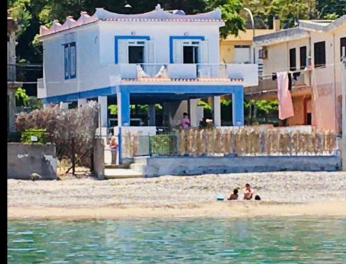 Villa GLORIA intero alloggio sulla spiaggia 8 posti letto 15 minuti da Palermo e 35 da Cefalu
