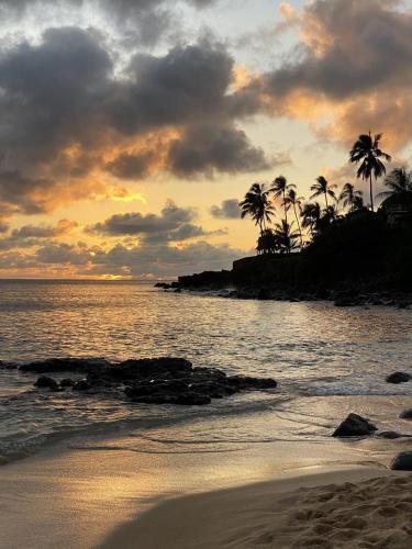 Waimea Bay Shoreline House