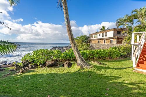 Waimea Bay Shoreline House