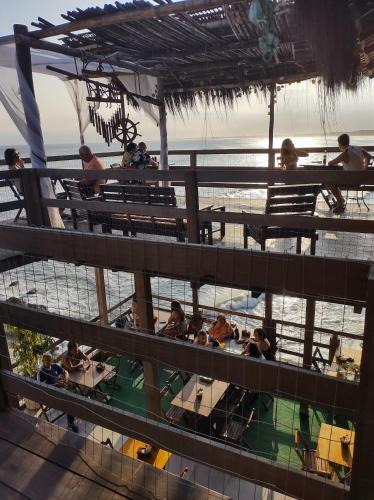 Erkély/terasz, Pousada Marambaia Cafe - Praiana, economica, Com cafe da manha, piscina e hidromassagem ao ar livre  in Guaratiba