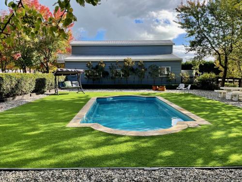 Exterior view, Farm Stay MAPLE Cottage at Wilindi Estate in Hastings / Tyabb