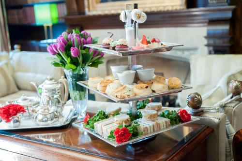 35974170 Milestone Hotel Kensington