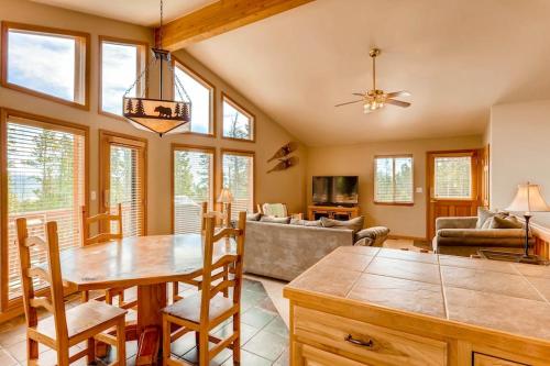 Amazing Views Day & Night Plus Private Hot Tub - Lunar View Lodge in Alma (CO)