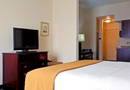 Holiday Inn Express & Suites Chicago West-O'Hare Arpt Area by IHG in Hillside, USA