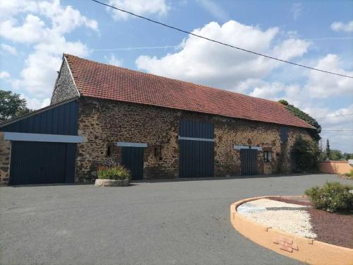 Gîte Moitron-sur-Sarthe, 4 pièces, 6 personnes - FR-1-410-334 (Gite en campagne renove avec cheminee, grands jardins, WiFi, pres d'un village medieval. - FR-1-410-) in Fresnay-sur-Sarthe