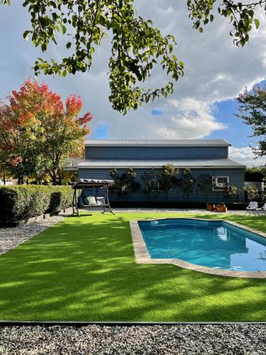 Swimming pool, Farm Stay HARMONY Cottage at Wilindi Estate in Hastings / Tyabb
