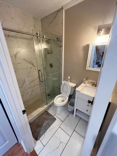 Bathroom, Atlanta Unit 2 Room 3 - Atlanta Bests Kept Secret Private Bedroom & Bathroom in Summerhill