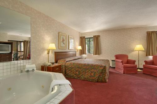 Baymont by Wyndham Muskegon - image 8