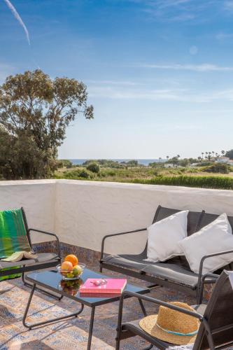  Preciosas villas con jardín y vistas al faro, a 700m de la playa in Zahora