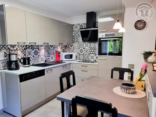 Gîte tout inclus avec jardin clos, terrasse privative, proche forêt et randonnées, 1 chambre, 1 canapé-lit gîte à louer Hecq