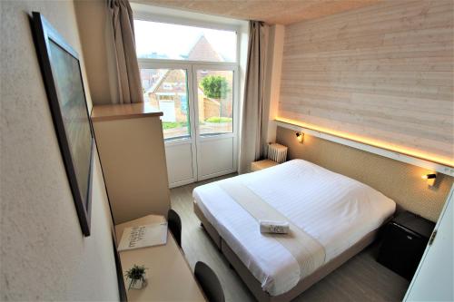 Hotel Cecil - image 13