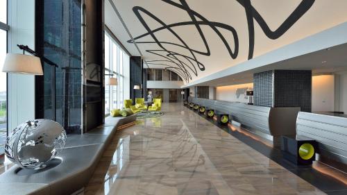 Előcsarnok, The Royal Park Hotel Tokyo Haneda Airport Terminal 3 in Haneda nemzetközi repülőtér