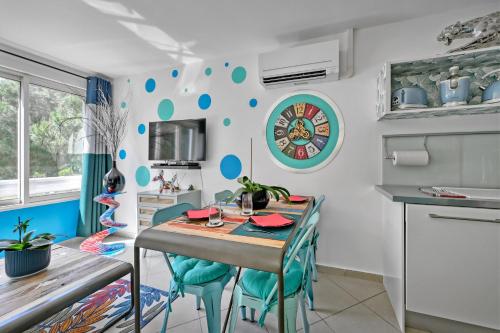 Fasiliteter, T3 de 45 m2 avec terrasse - Entierement climatise - 2 chambres - 400m de la plage - residence avec p in Le Grau-du-Roi