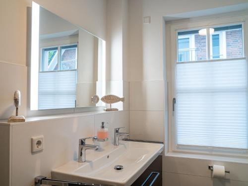 Apartment with Terrace image 10
