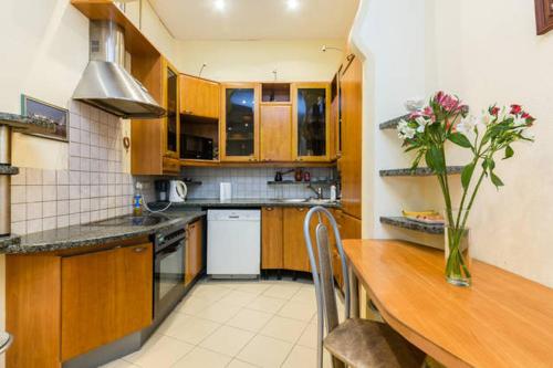 Guest House V.O.14