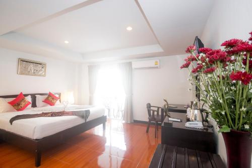 room detail thumbnail 1