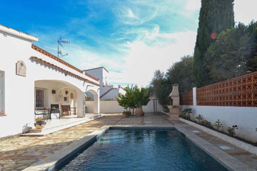 ACP09 MAISON TYPIQUE DE ROSES SECTEUR MAS BUSCA avec UNE PISCINE PRIVEE gîte à louer Platja del Rastell