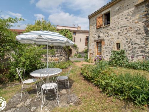 Gîte Parent, 2 pièces, 2 personnes - FR-1-630-25 gîte à louer Vic-le-Comte