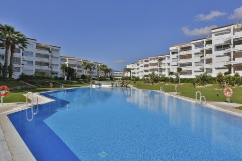 PR20 - Beach front flat Puerto Banus