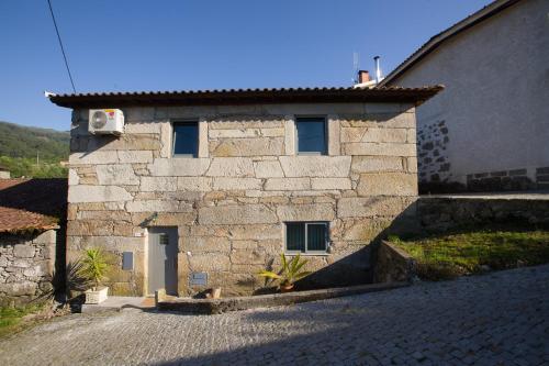 Pedra Bela - Cozy House w/ Private Jacuzzi @ Geres