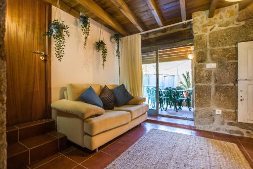 Pedra Bela - Cozy House w/ Private Jacuzzi @ Geres